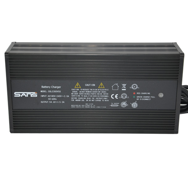 （180-240V）54.6V / 5A高功率充电器